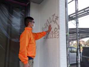 外壁塗装　プロタイムズ蓮田店㈱リノデクション　蓮田市　白岡市　屋根外壁塗装　カインズホーム前　感謝の壁
